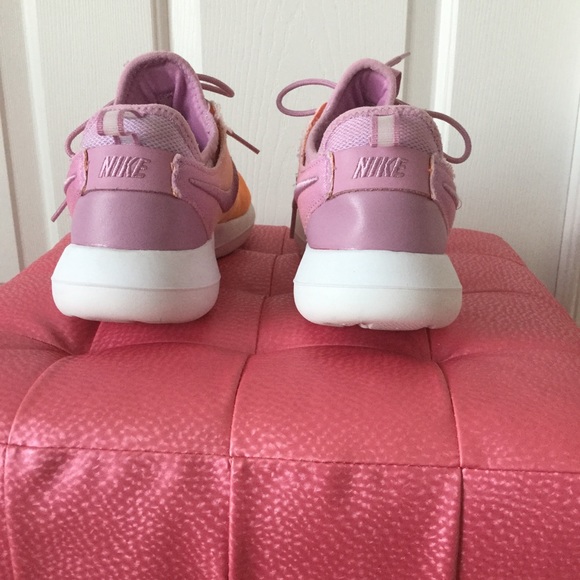 Great Used Condition Nike Sneakers - Picture 5 of 8